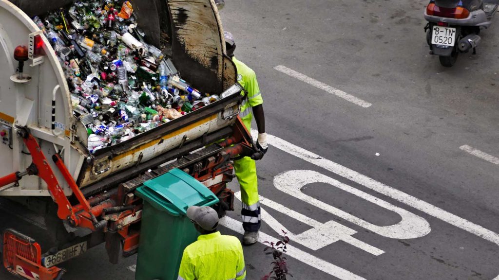 How-You-Can-Choose-The-Right-Professional-Junk-Removal-Service-on-ezguestpost